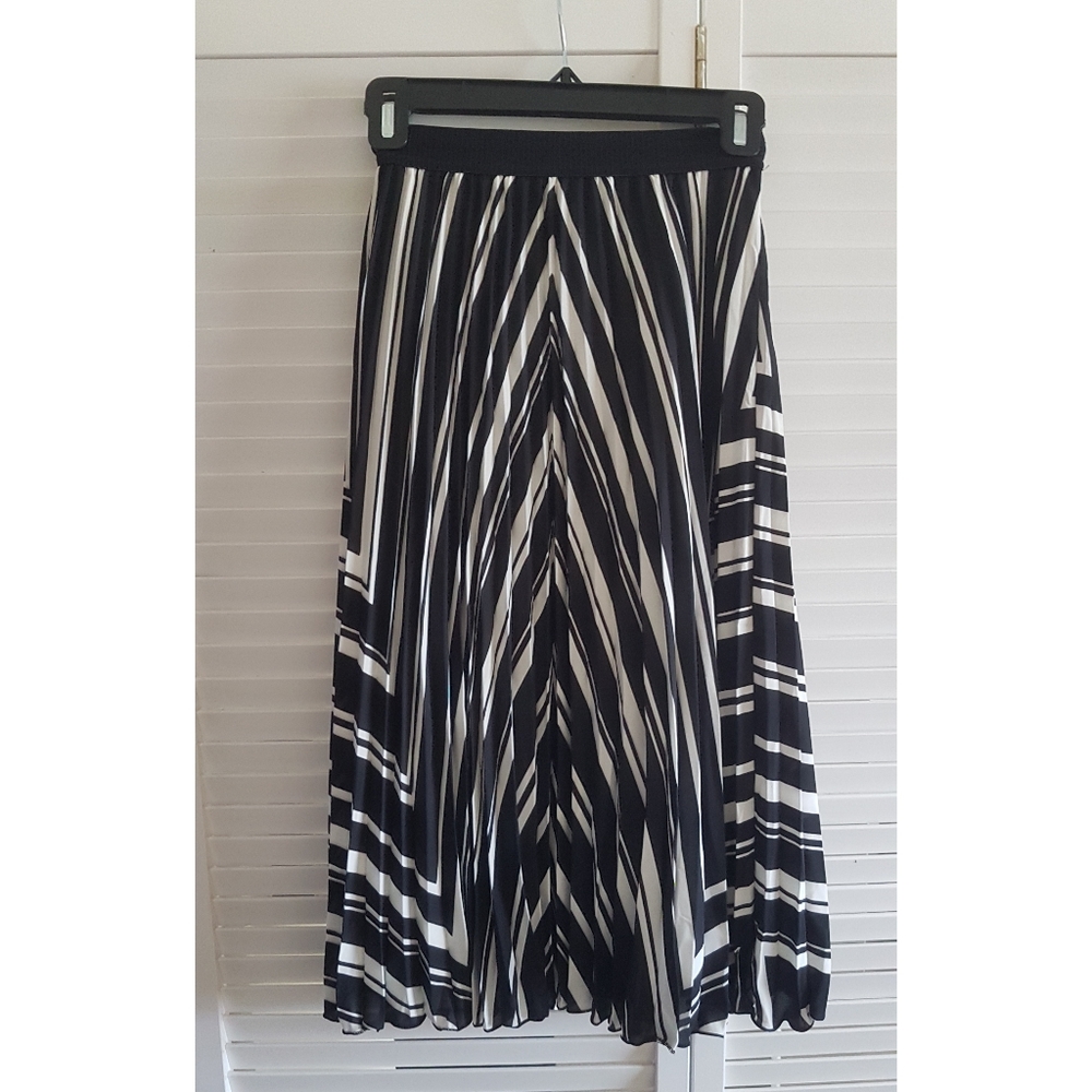 Hm black and white midi skirt